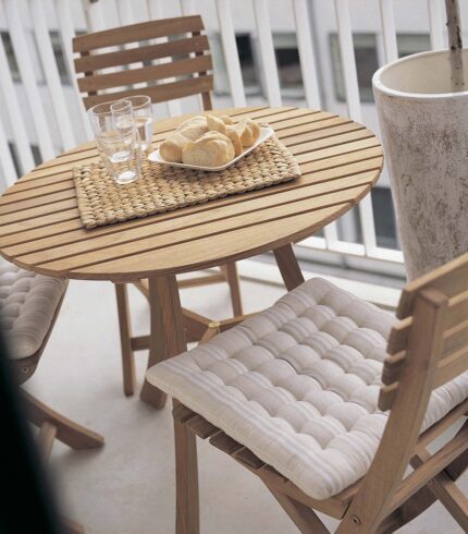 Classic wooden chair - obrazek 4