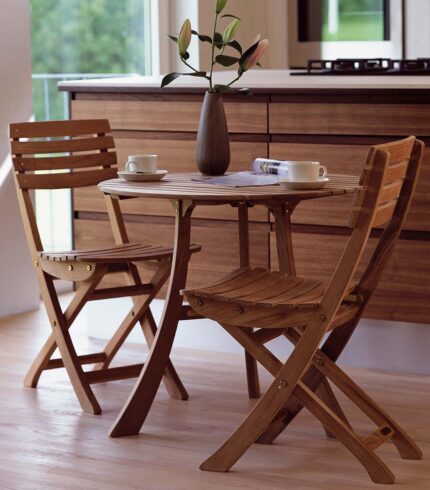 Classic wooden chair - obrazek 3